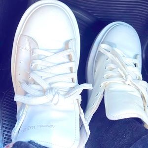 White low top shoes